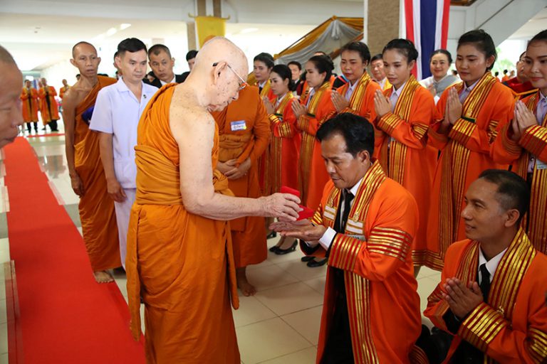 มหาวิทยาลัยมหามกุฏราชวิทยาลัย มอบปริญญาผู้ต้องขัง ชูหลักพุทธศาสตร์ คืนคนดีสู่สังคม