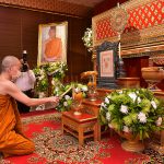 มมร เป็นเจ้าภาพในการสวดพระอภิธรรม พระครูวิบูลศีลขันธ์ (จำรัส อุฬาโร) ผู้ช่วยเจ้าอาวาสวัดสัมพันธวงศ์ …