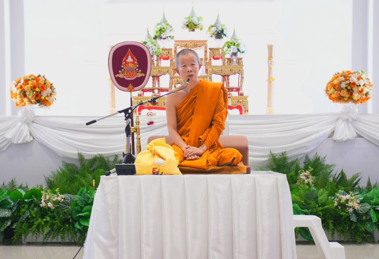 อธิการบดีแสดงพระธรรมเทศนา เน้นย้ำในหลักธรรม “มตฺตญฺญุตา” เพื่อให้ตระหนักถึงบาปบุญคุณโทษข…