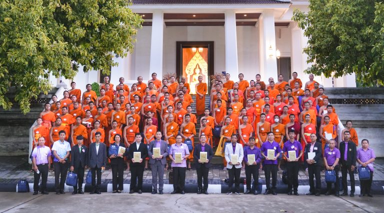 อธิการบดีและคณะผู้บริหาร มมร ต้อนรับนักเรียนทุนการศึกษาเฉลิมราชกุมารี ระยะที่ ๒ (รุ่นที่ ๘) พร้อมทั้…