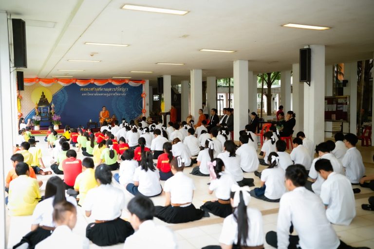 มมร จัดพิธีแสดงตนเป็นพุทธมามกะ และมอบเกียรติบัตรเยาวชนในโครงการศึกษาวิชาพระพุทธศาสนาวันอาทิตย์