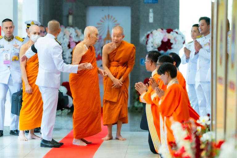 เจ้าพระคุณ สมเด็จพระสังฆราช โปรดประทานพระเมตตาให้บัณฑิตในโครงการวิทยบริการสอนพระพุทธศาสนาในเรือนจำ เ…