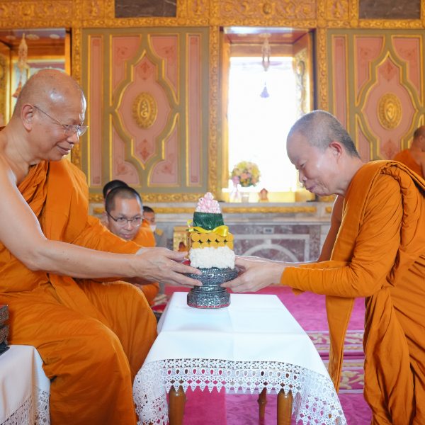 ผู้บริหาร มมร เข้าถวายสักการะเจ้าประคุณ สมเด็จพระมหาวีรวงศ์ เนื่องในโอกาสเจริญอายุวัฒนมงคล ๗๖ ปี